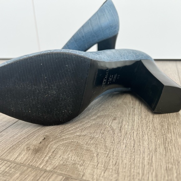 Studio Pollini Blue Croc-Embossed Block Heel Pumps Size EU41 - Picture 4 of 7